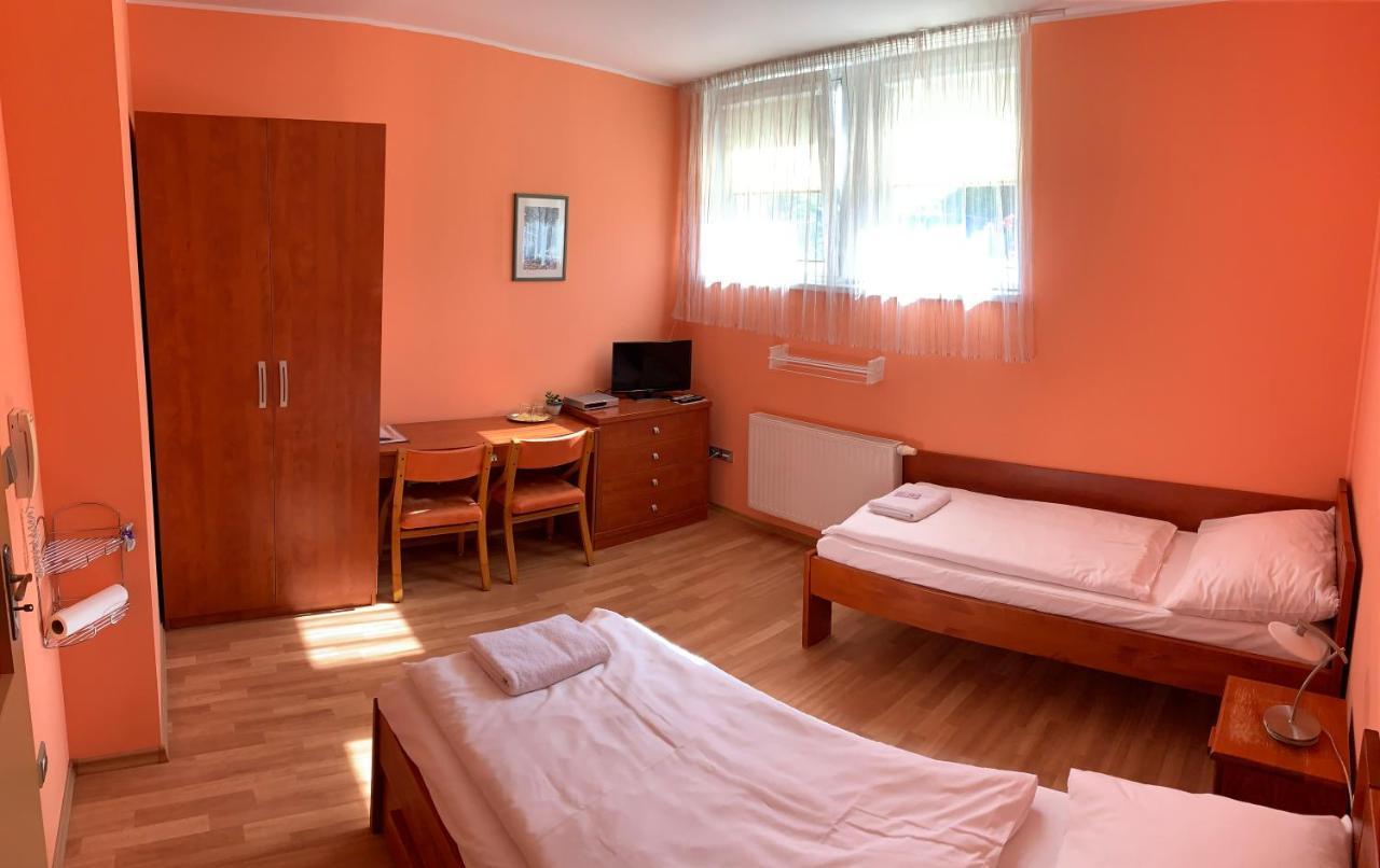 Penzion U Splavu Břeclav Exterior foto