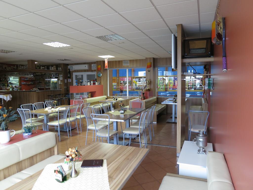 Penzion U Splavu Břeclav Exterior foto