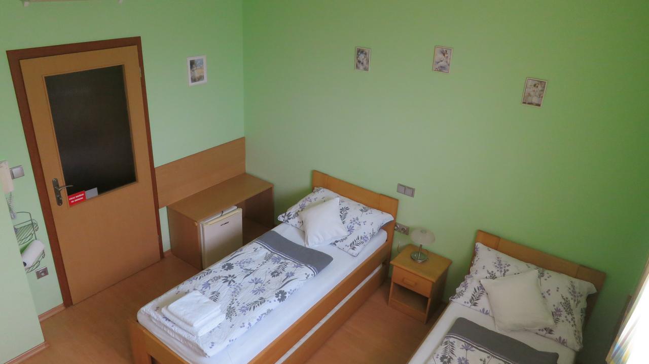 Penzion U Splavu Břeclav Exterior foto