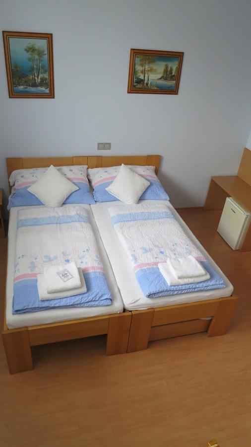 Penzion U Splavu Břeclav Exterior foto